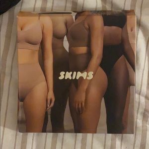 Skims core core control brief black